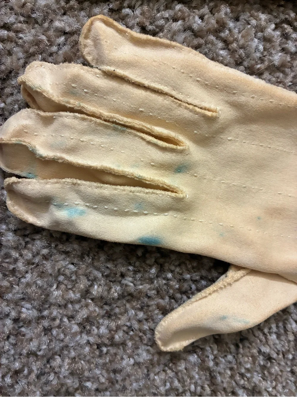 Vintage Cream Ladies Gloves with Button Detail
